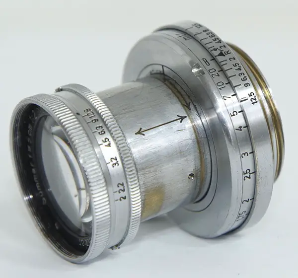 A side view image of a 1-50mm f2 Leitz Summar lens