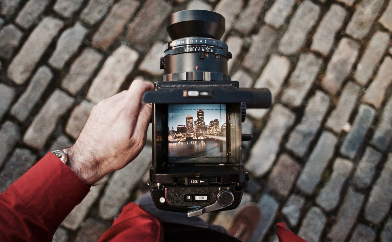 Medium frame shot sample with a medium film camera