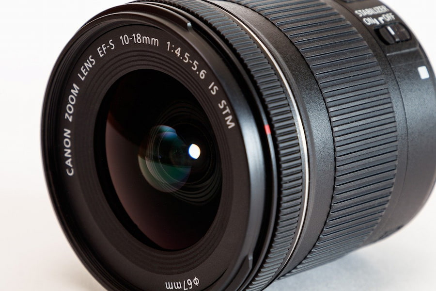 A close-up image of 10-18mm lens