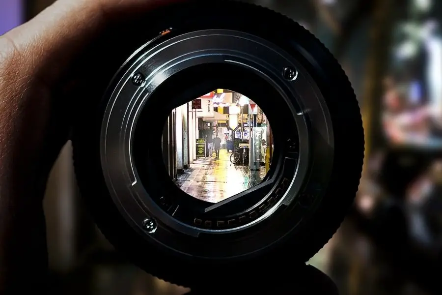 A person holding camera lens
