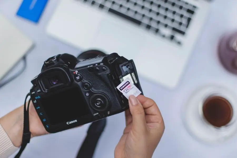 An image of how to unlock a memory card on a Canon camera