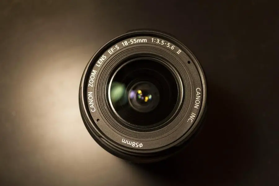 An image of Canon 18-55mm lens